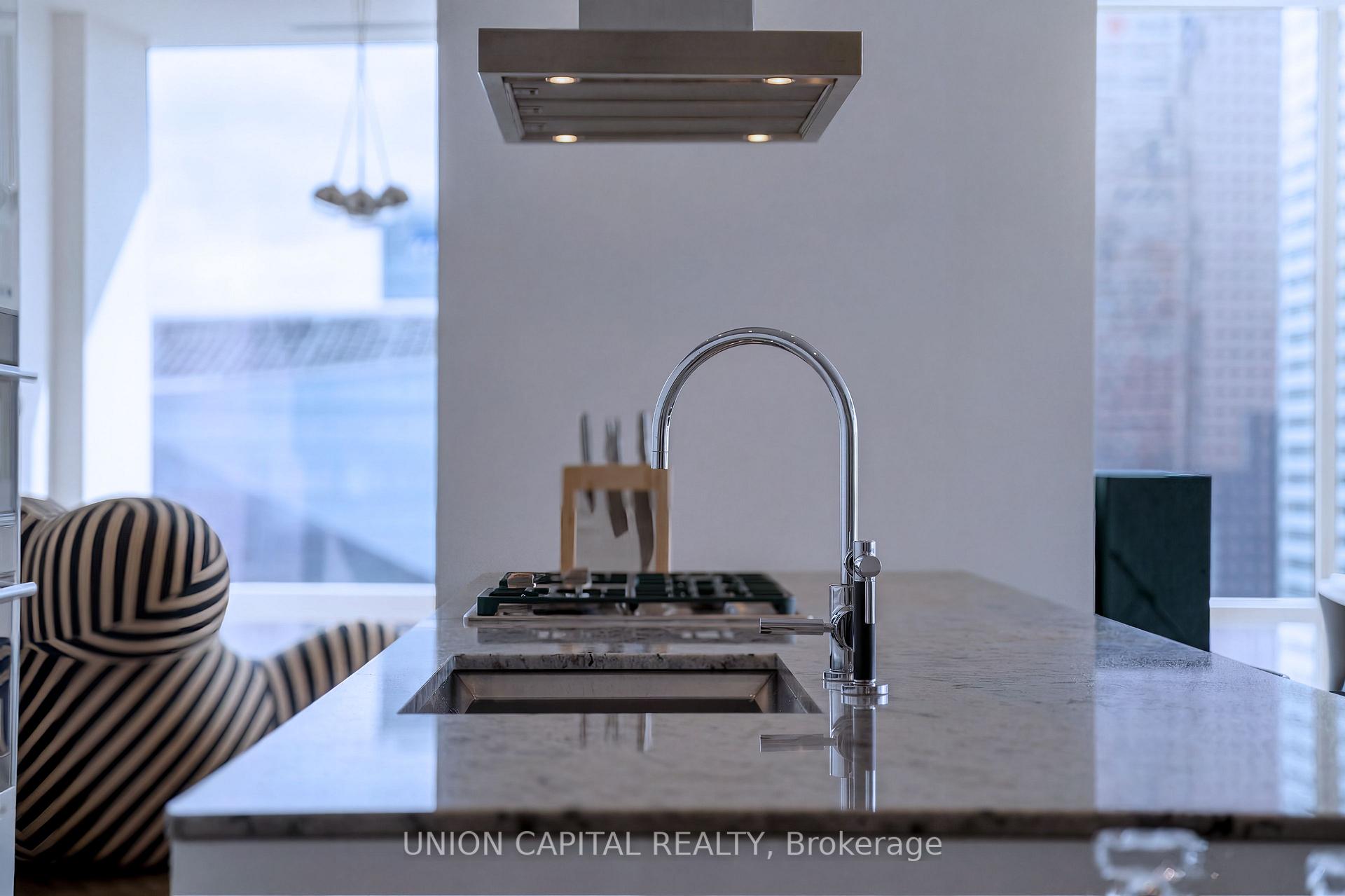 180 University Avenue 5508, Toronto Unit: 5508