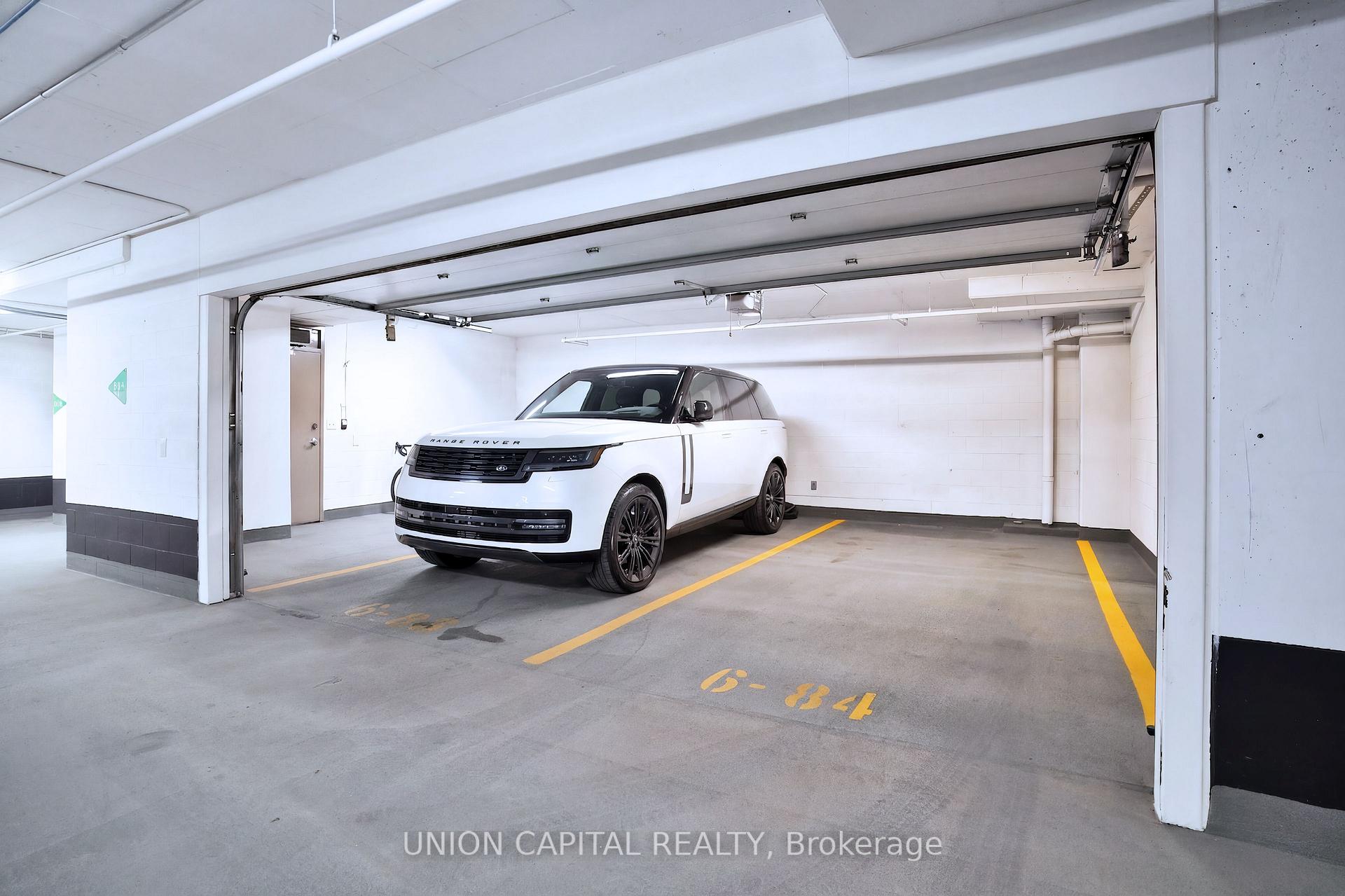 180 University Avenue 5508, Toronto Unit: 5508