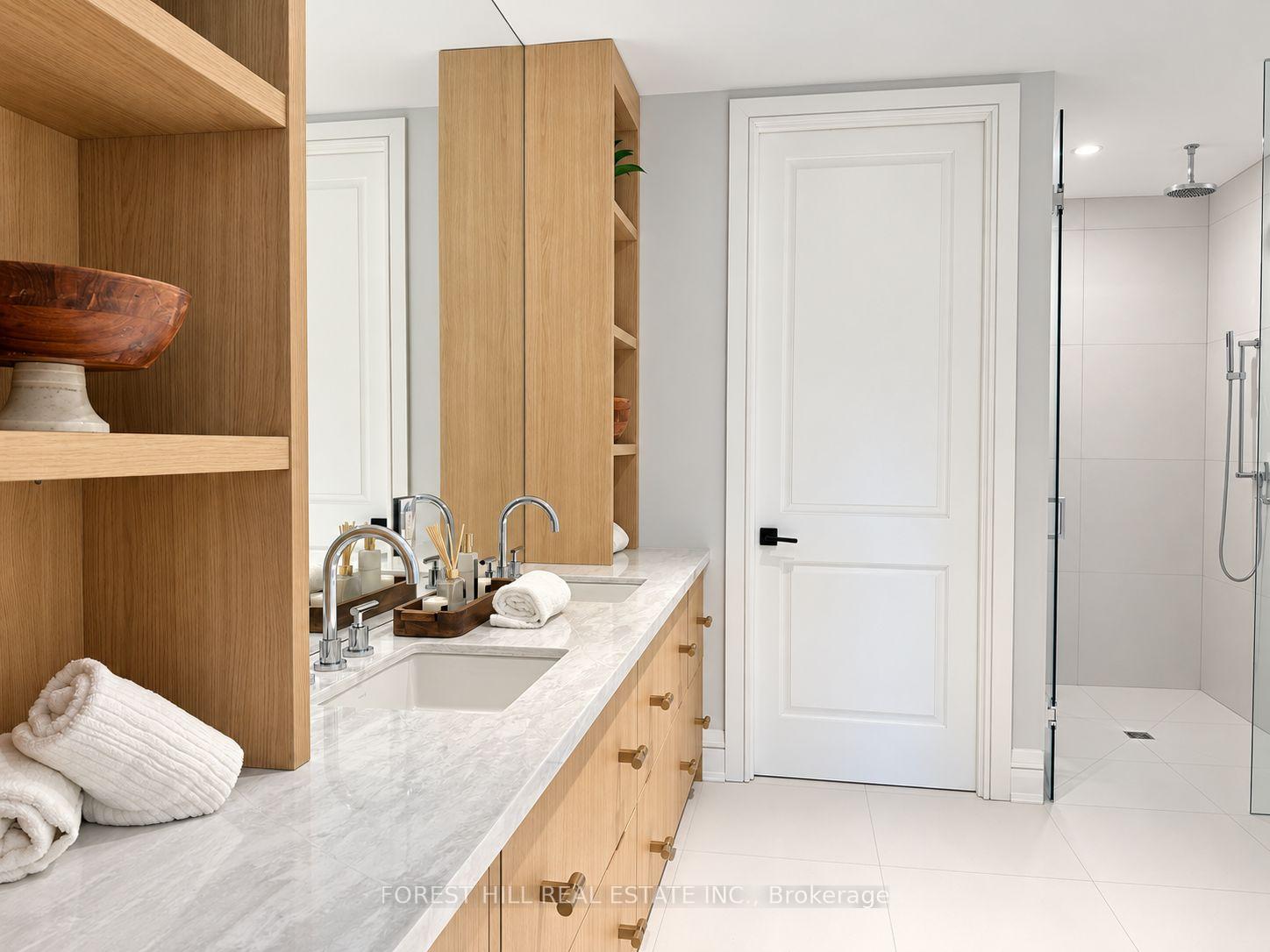 2010 Bathurst Street 6A, Toronto Unit: 6A
