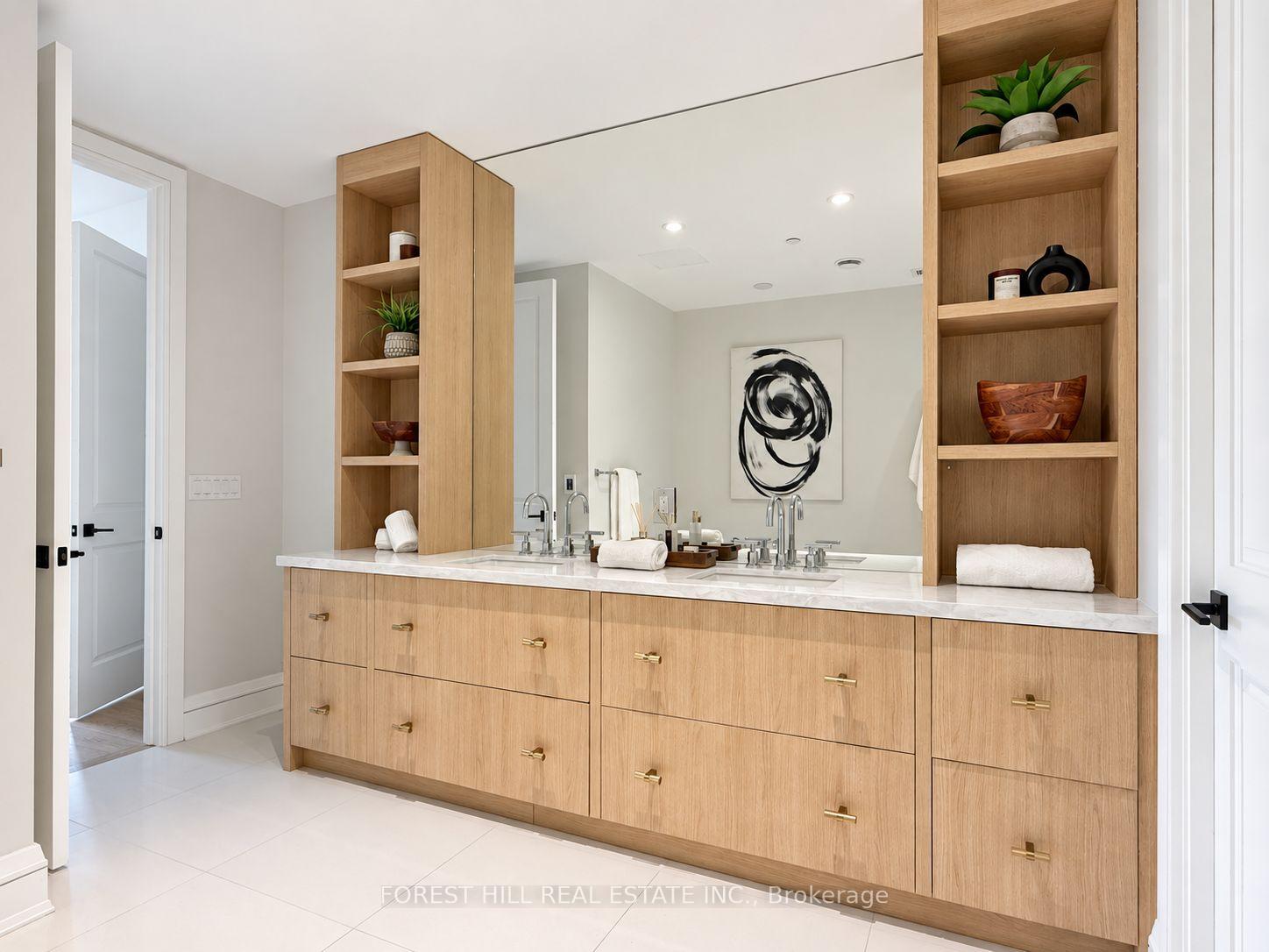 2010 Bathurst Street 6A, Toronto Unit: 6A