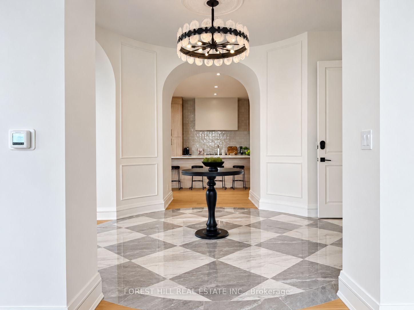 2010 Bathurst Street 6A, Toronto Unit: 6A