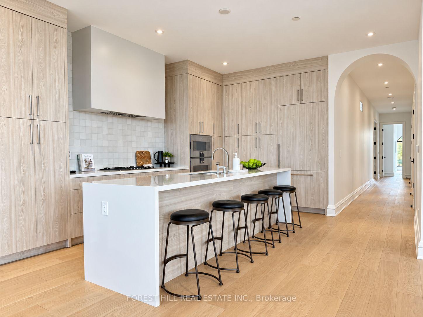 2010 Bathurst Street 6A, Toronto Unit: 6A