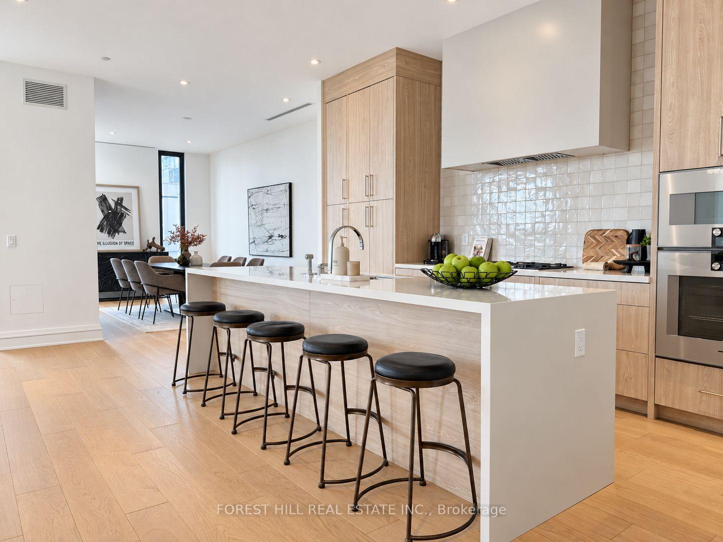 2010 Bathurst Street 6A, Toronto Unit: 6A