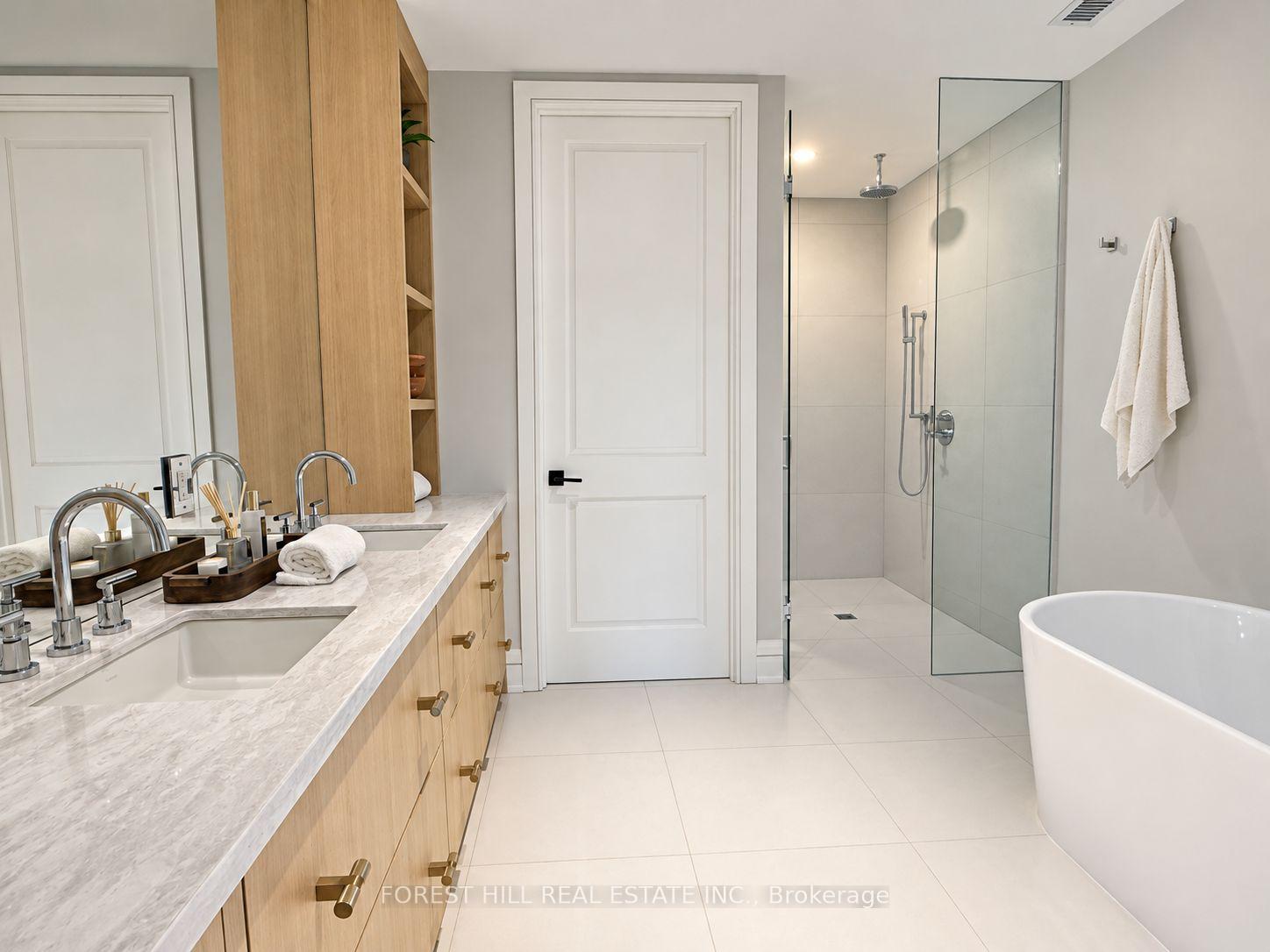 2010 Bathurst Street 6A, Toronto Unit: 6A