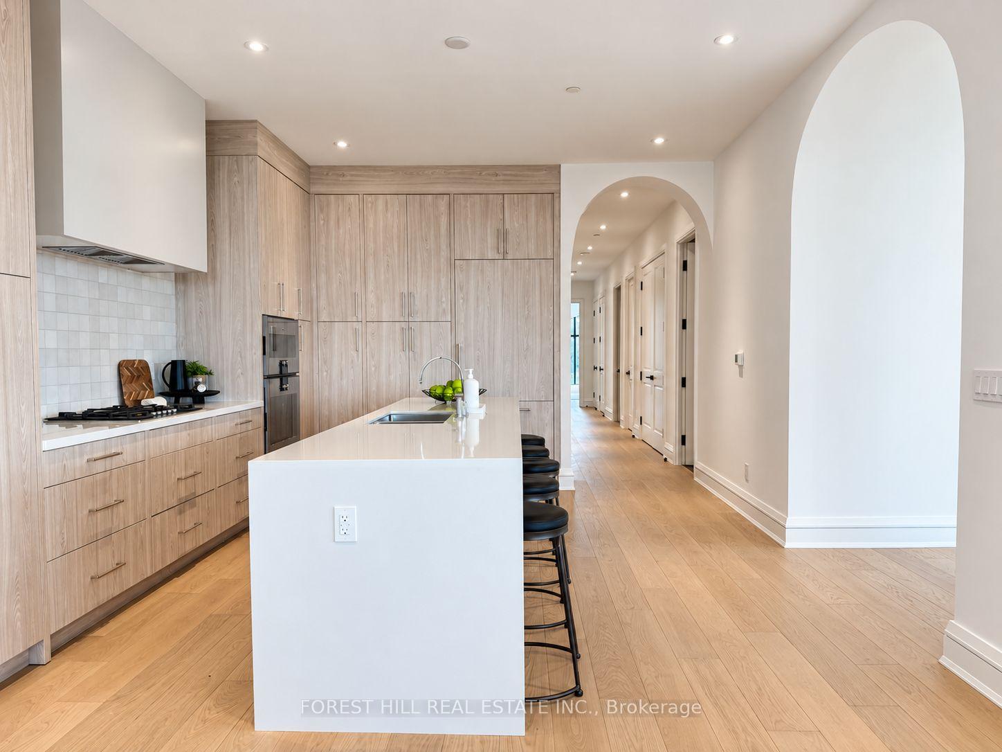 2010 Bathurst Street 6A, Toronto Unit: 6A