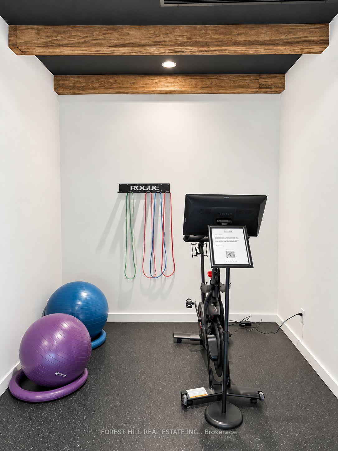2010 Bathurst Street 6A, Toronto Unit: 6A
