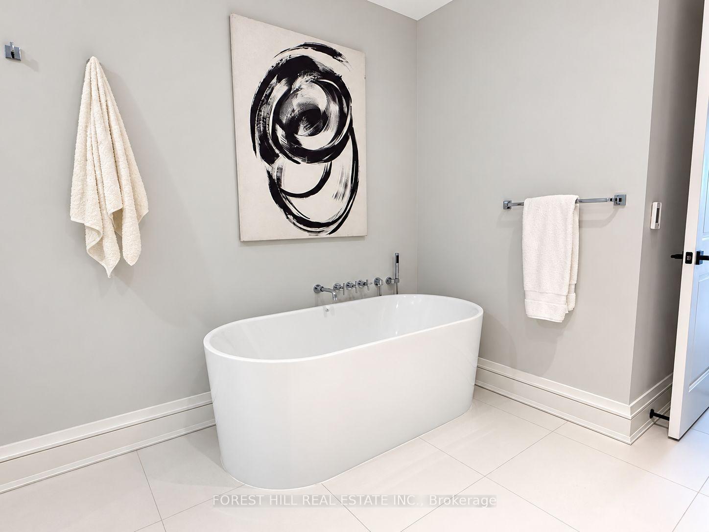 2010 Bathurst Street 6A, Toronto Unit: 6A