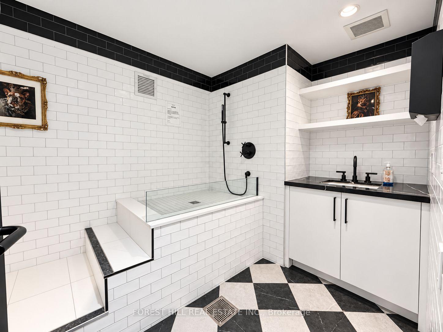 2010 Bathurst Street 6A, Toronto Unit: 6A