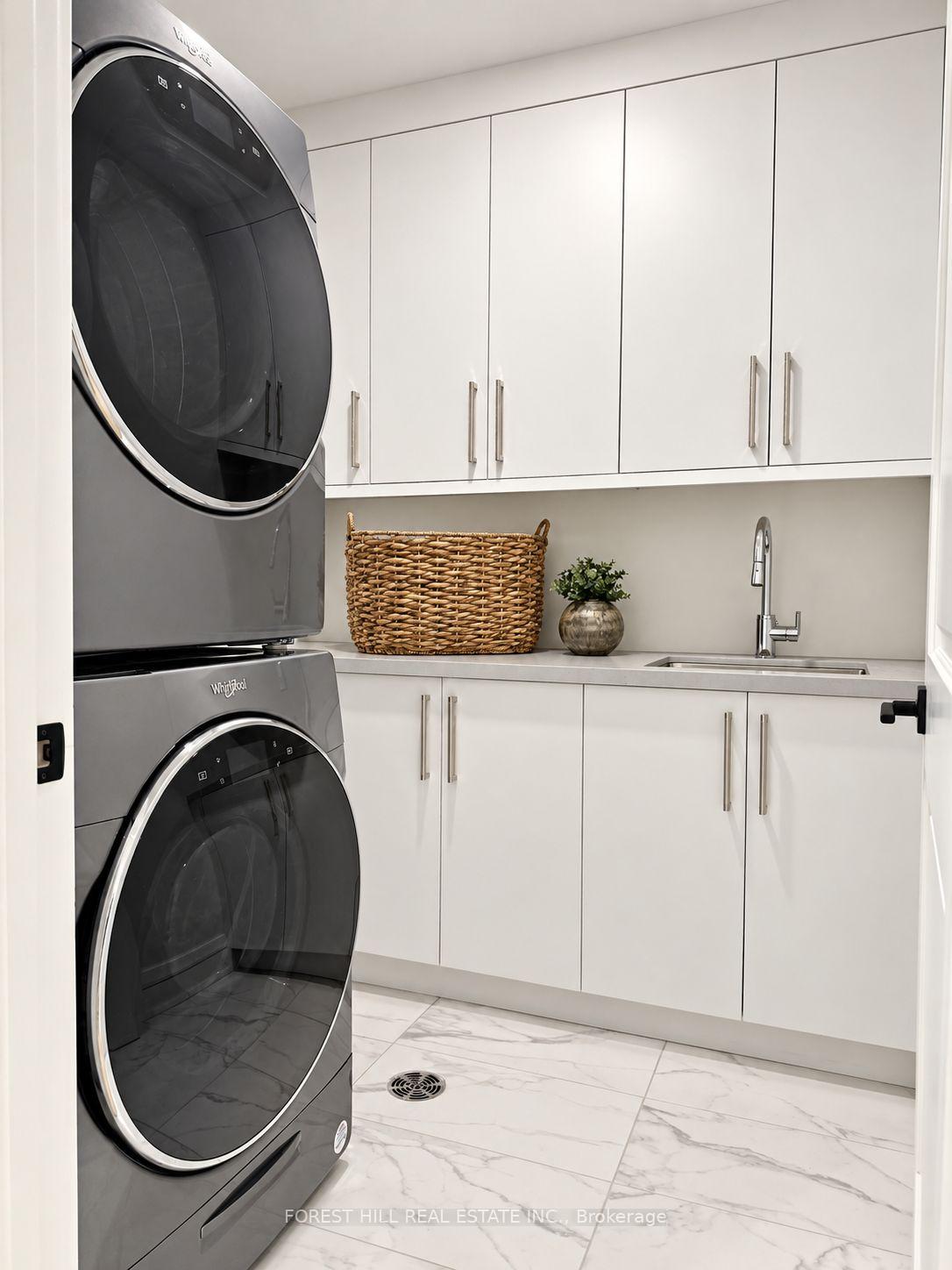 2010 Bathurst Street 6A, Toronto Unit: 6A