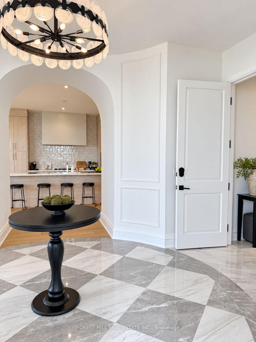 2010 Bathurst Street 6A, Toronto Unit: 6A
