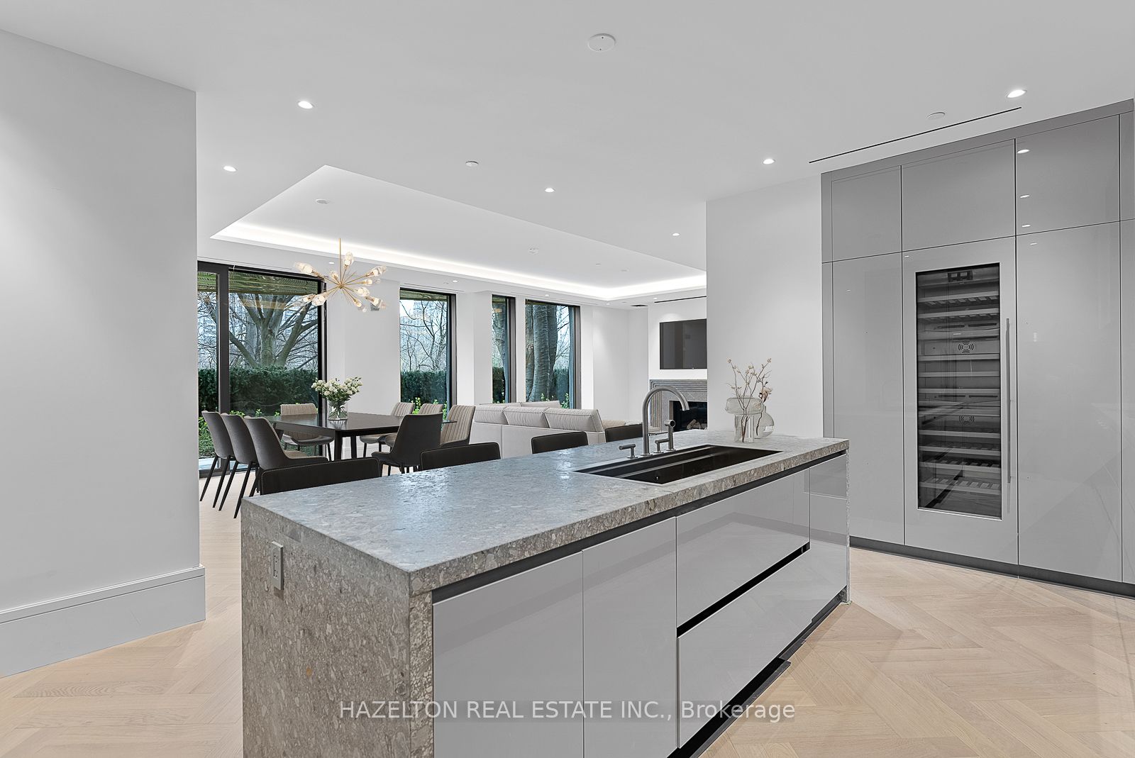 7 Dale Ave Unit: 104
