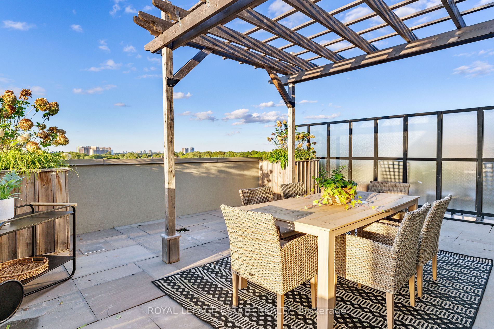 365 Beech Ave Unit: PH 1