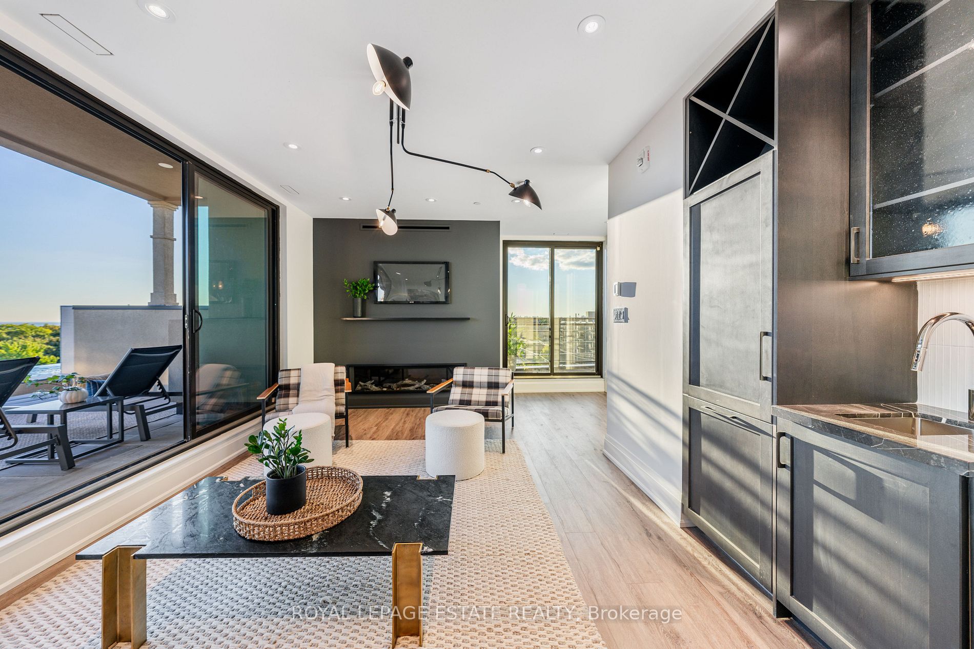 365 Beech Ave Unit: PH 1