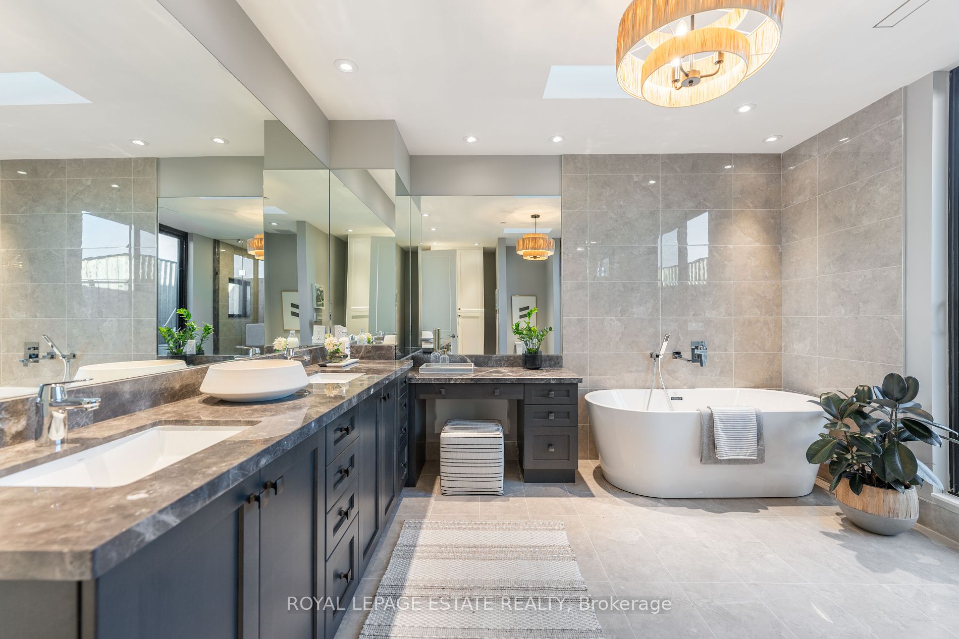 365 Beech Ave Unit: PH 1