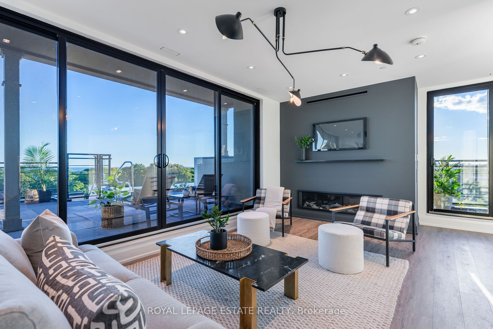 365 Beech Ave Unit: PH 1