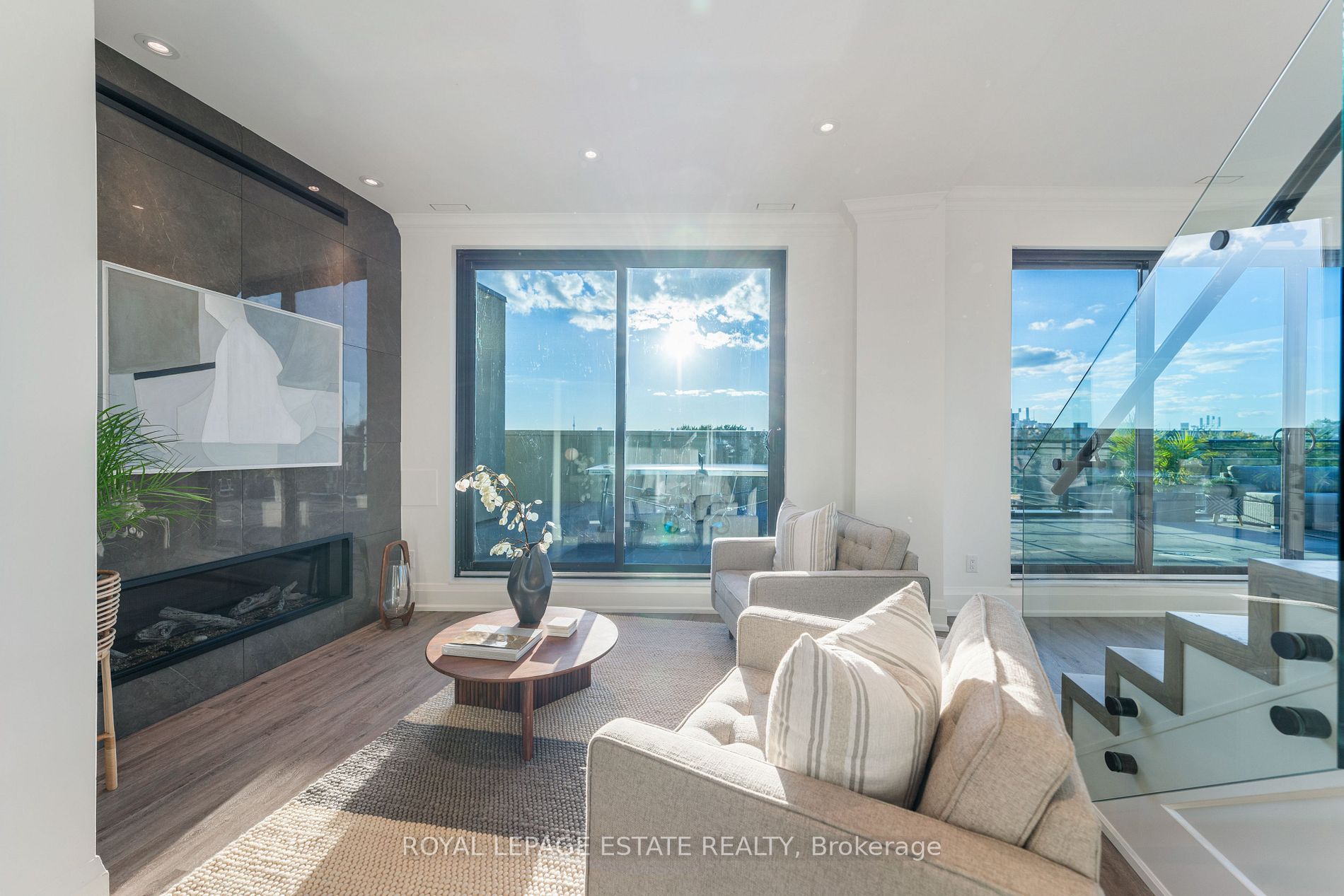 365 Beech Ave Unit: PH 1