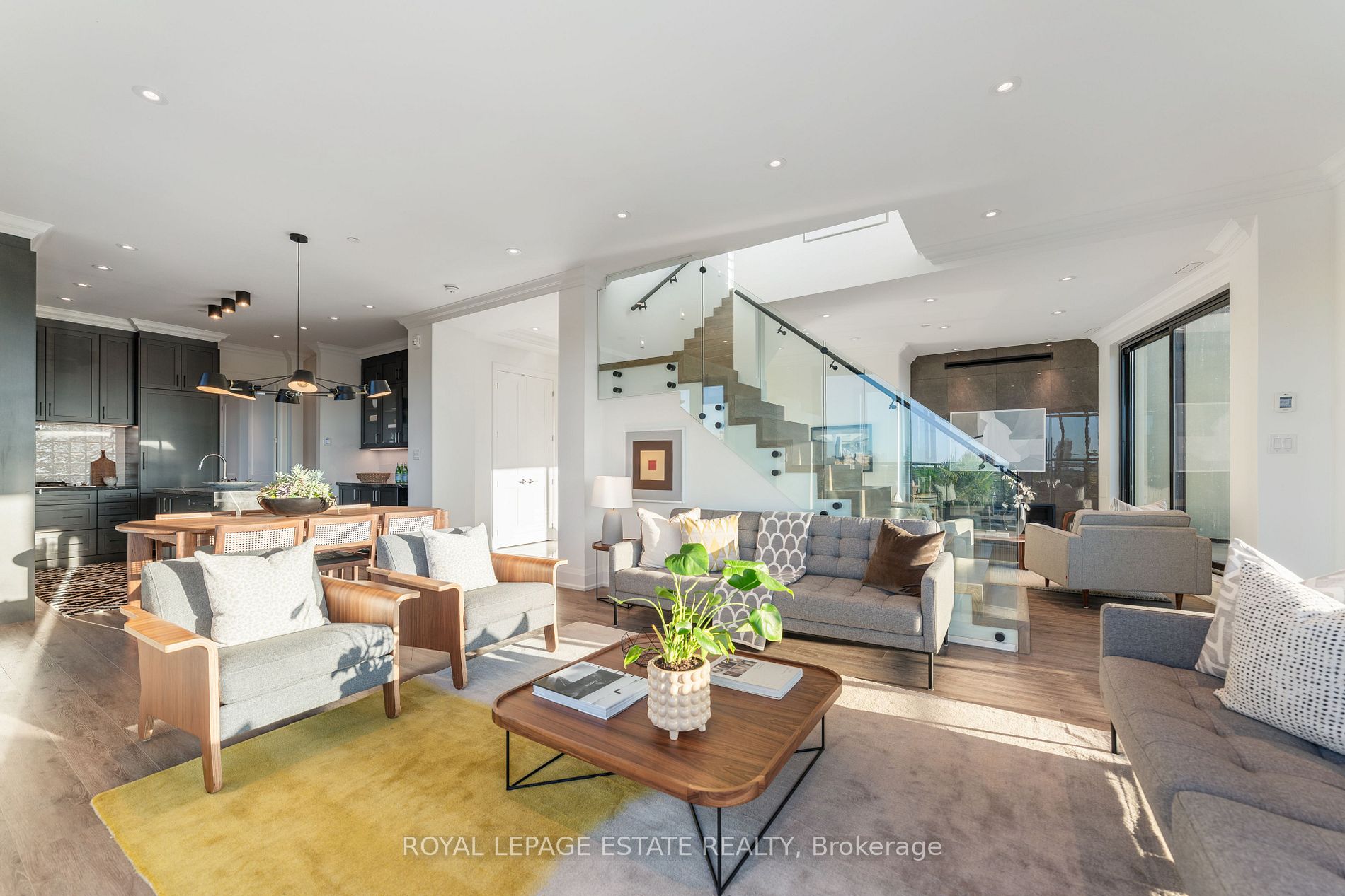 365 Beech Ave Unit: PH 1