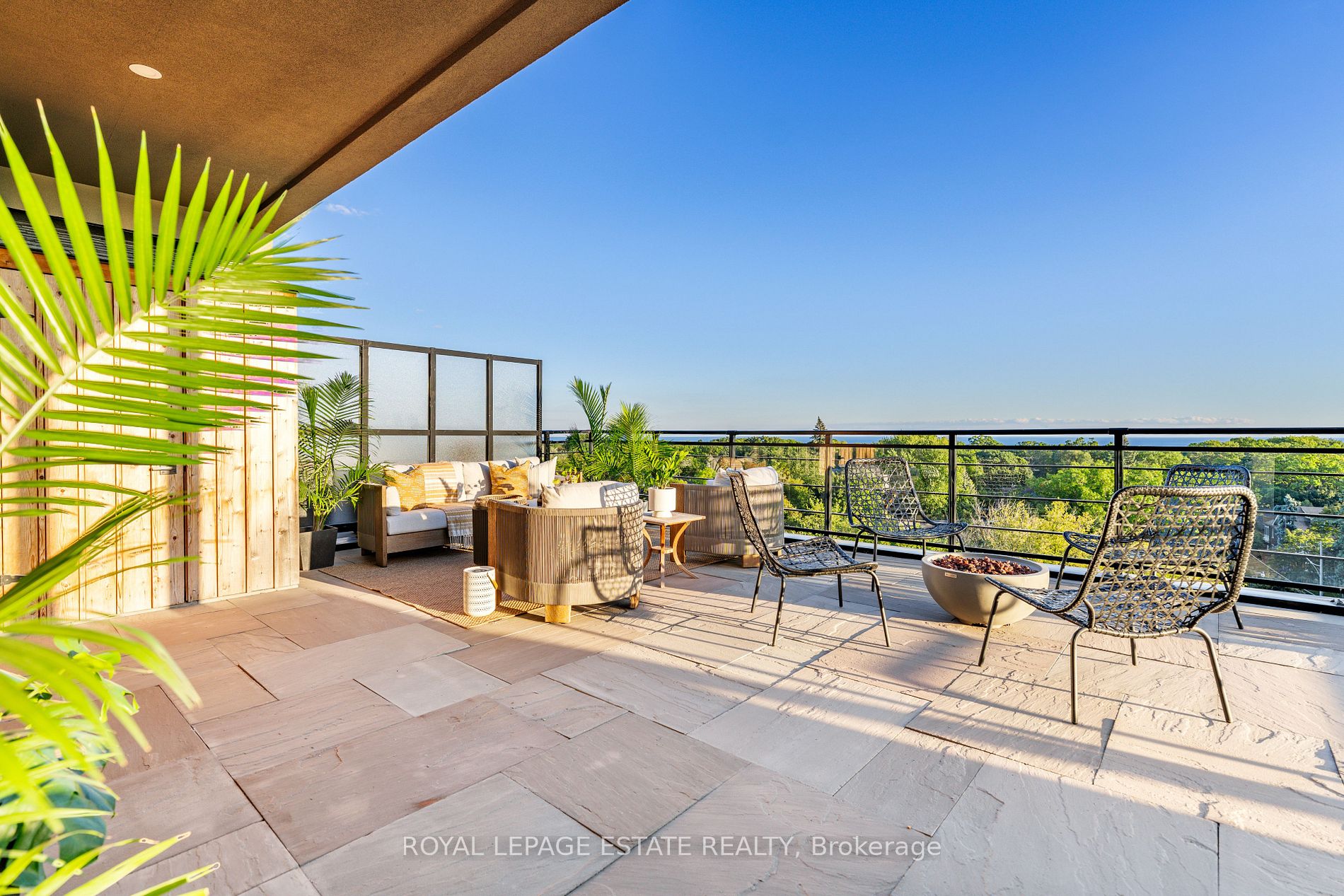 365 Beech Ave Unit: PH 1