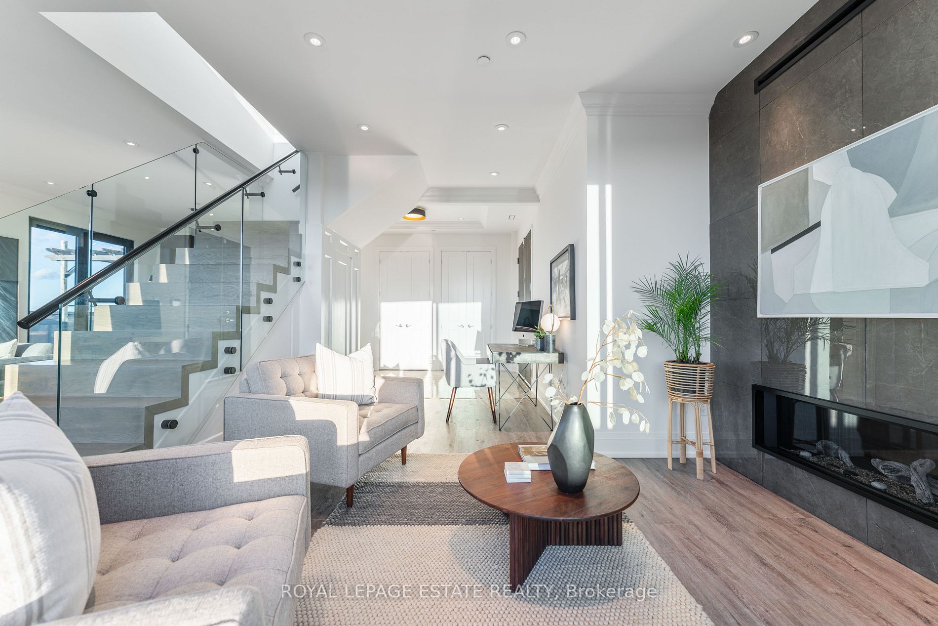 365 Beech Ave Unit: PH 1