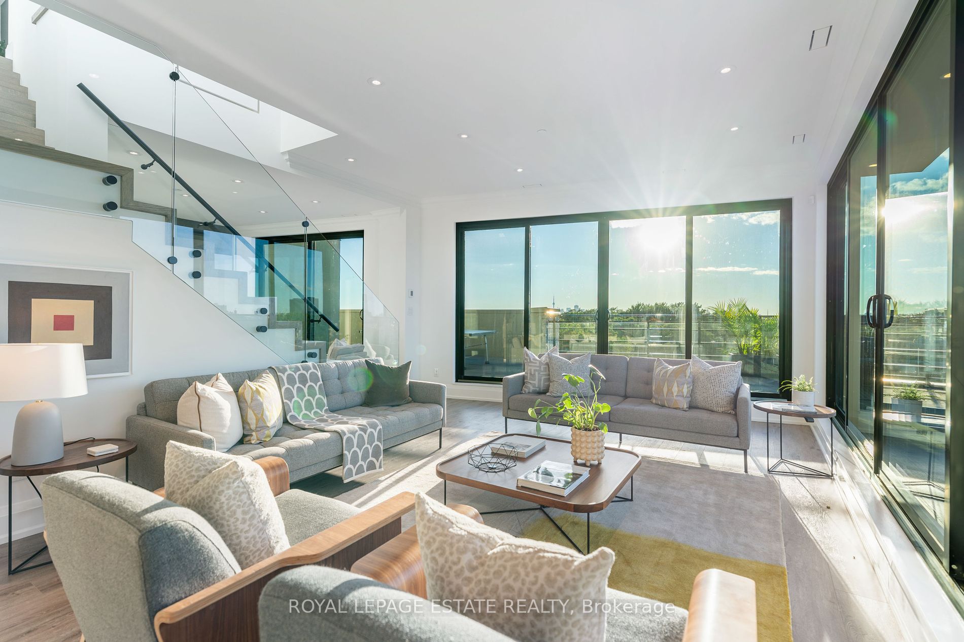 365 Beech Ave Unit: PH 1