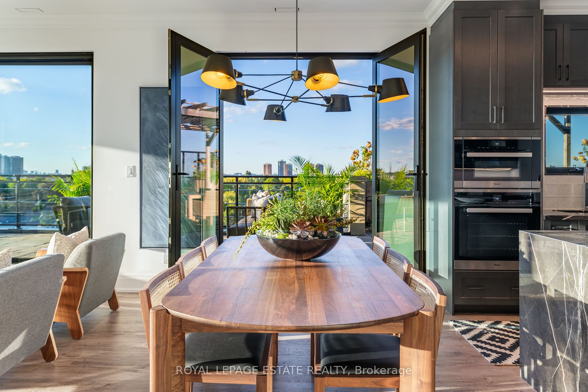 365 Beech Ave Unit: PH 1