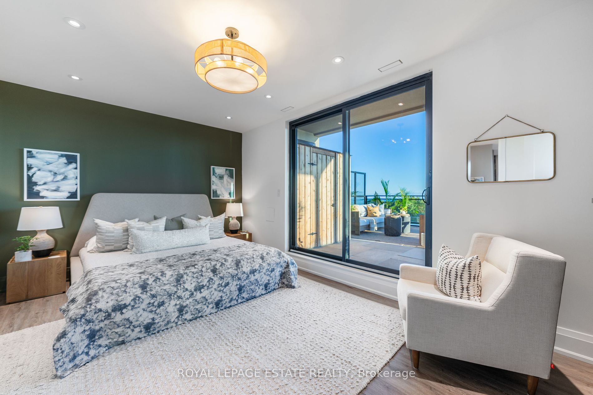 365 Beech Ave Unit: PH 1
