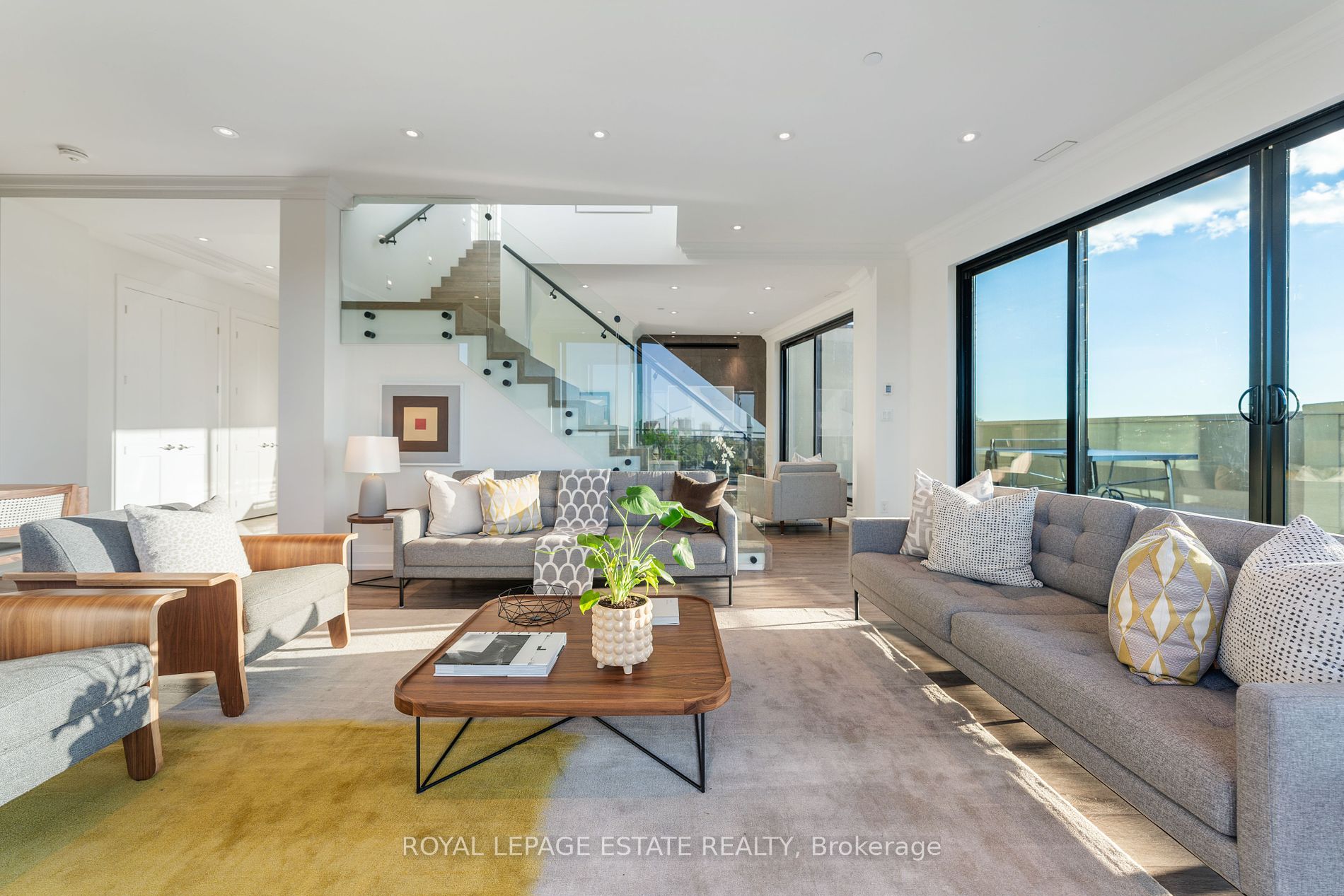365 Beech Ave Unit: PH 1