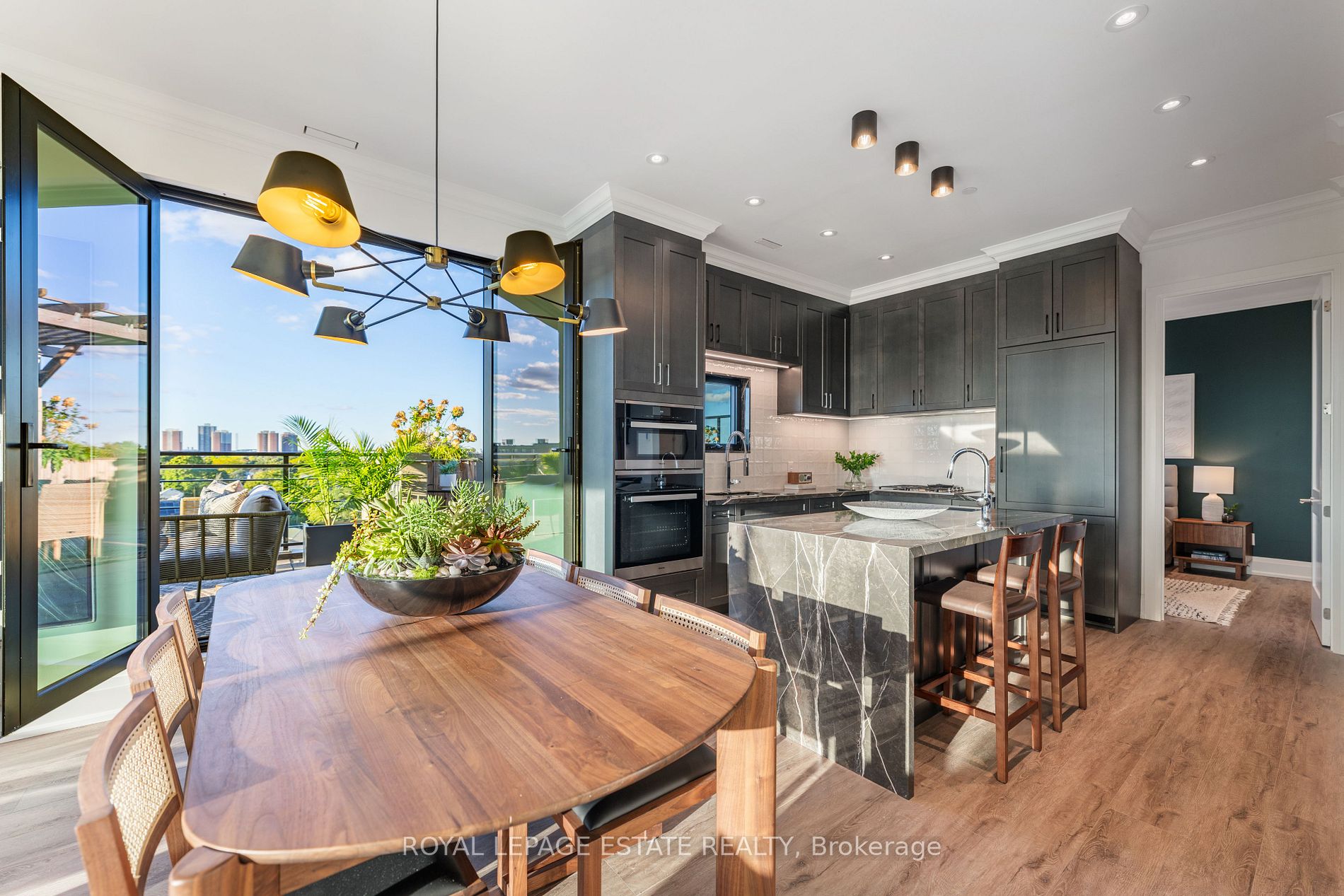 365 Beech Ave Unit: PH 1