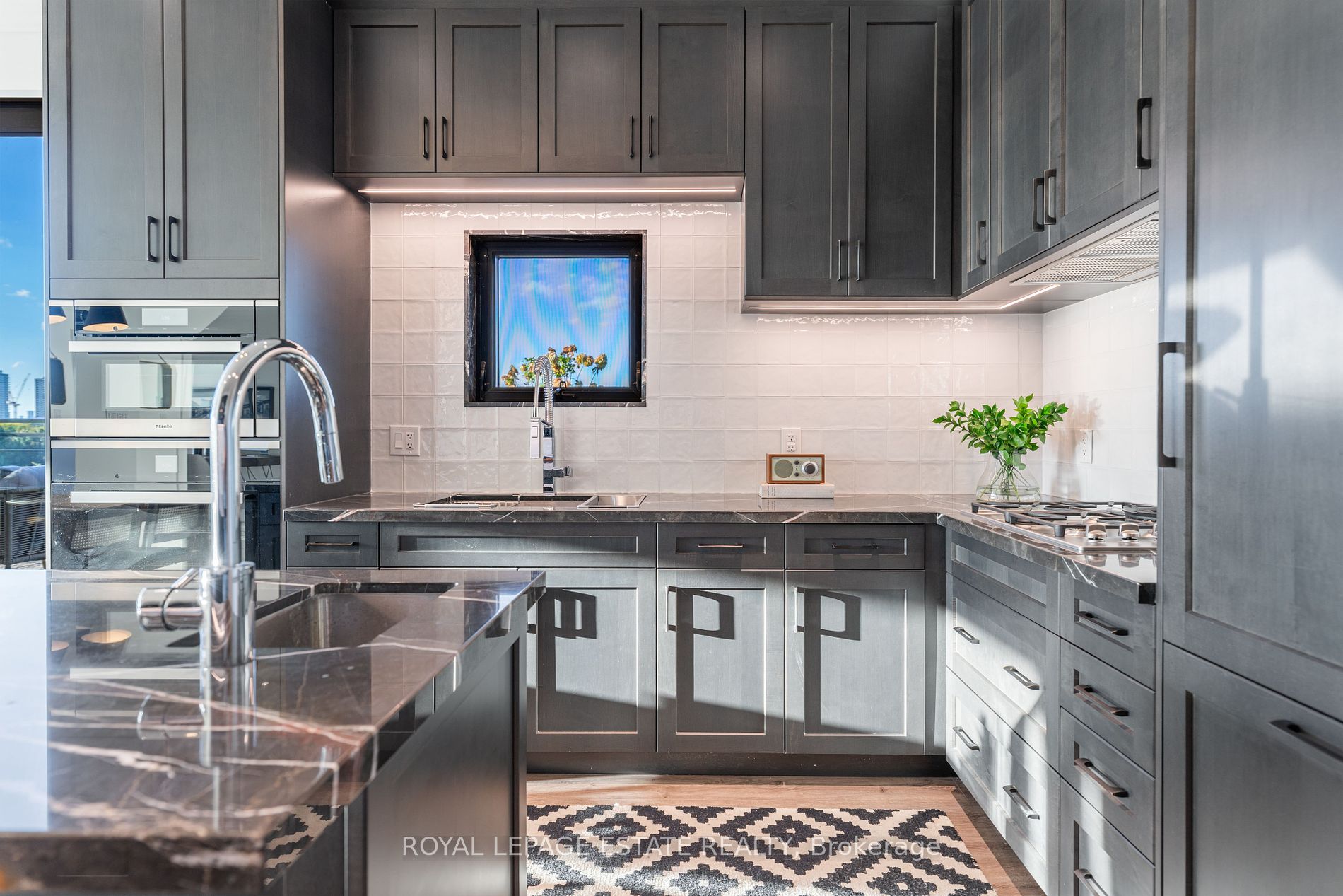 365 Beech Ave Unit: PH 1