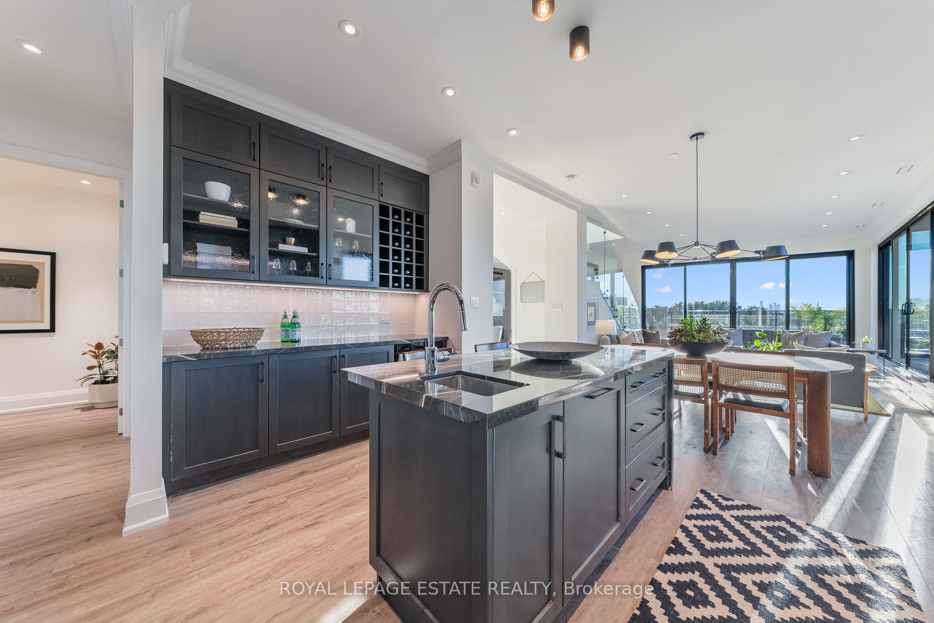 365 Beech Ave Unit: PH 1