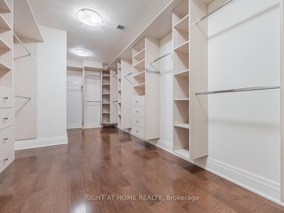 2095 Lake Shore Boulevard W LPH19