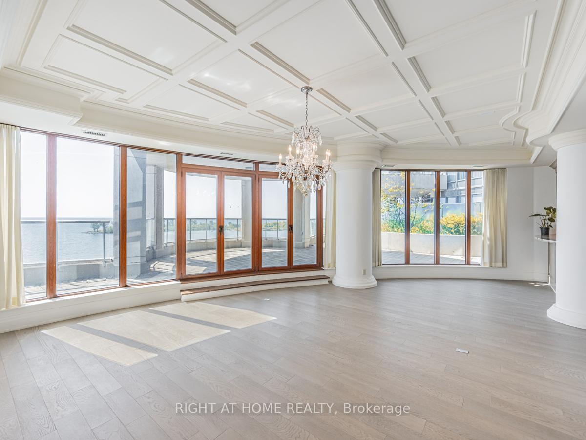 2095 Lake Shore Boulevard W LPH19