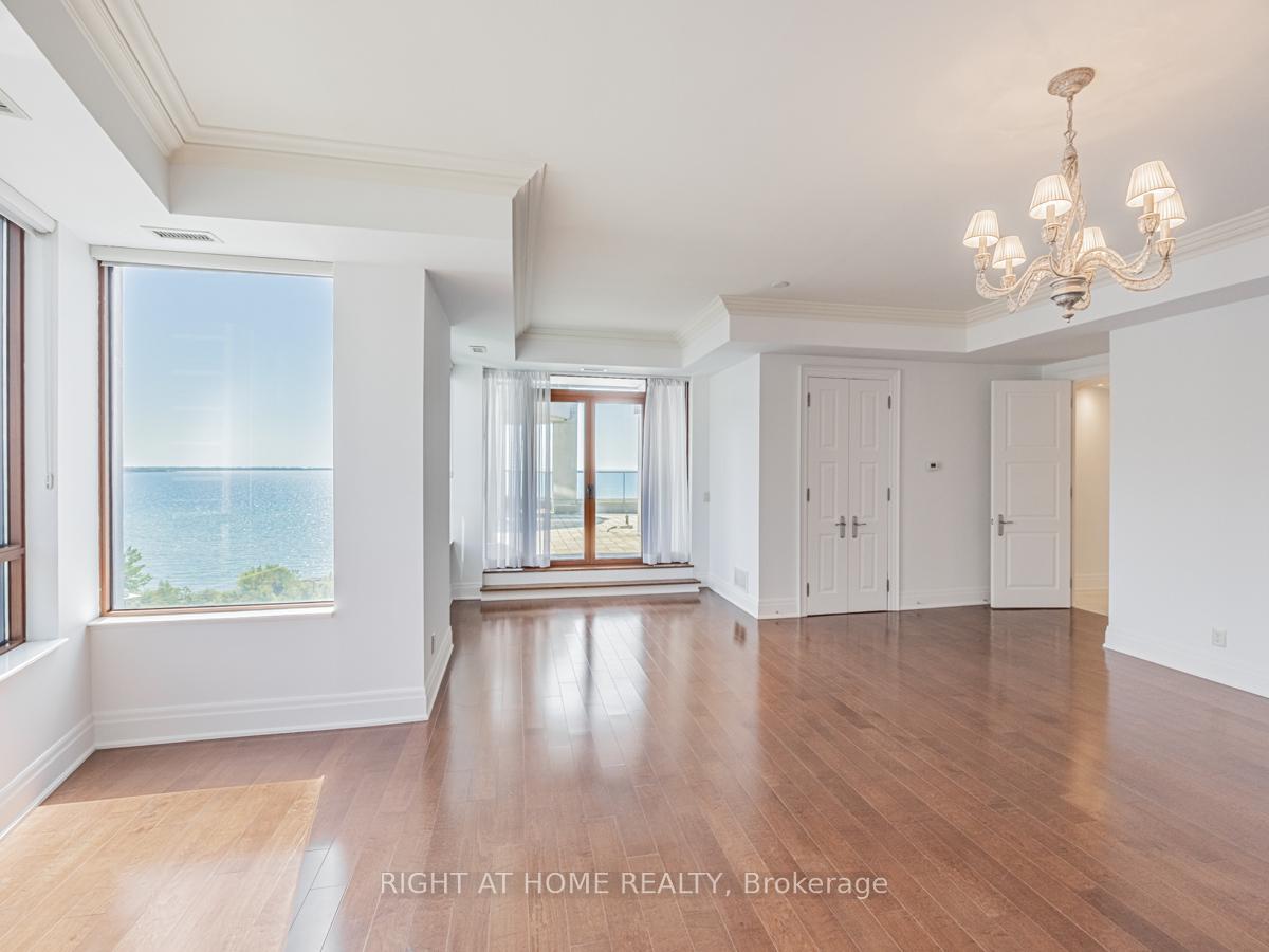 2095 Lake Shore Boulevard W LPH19