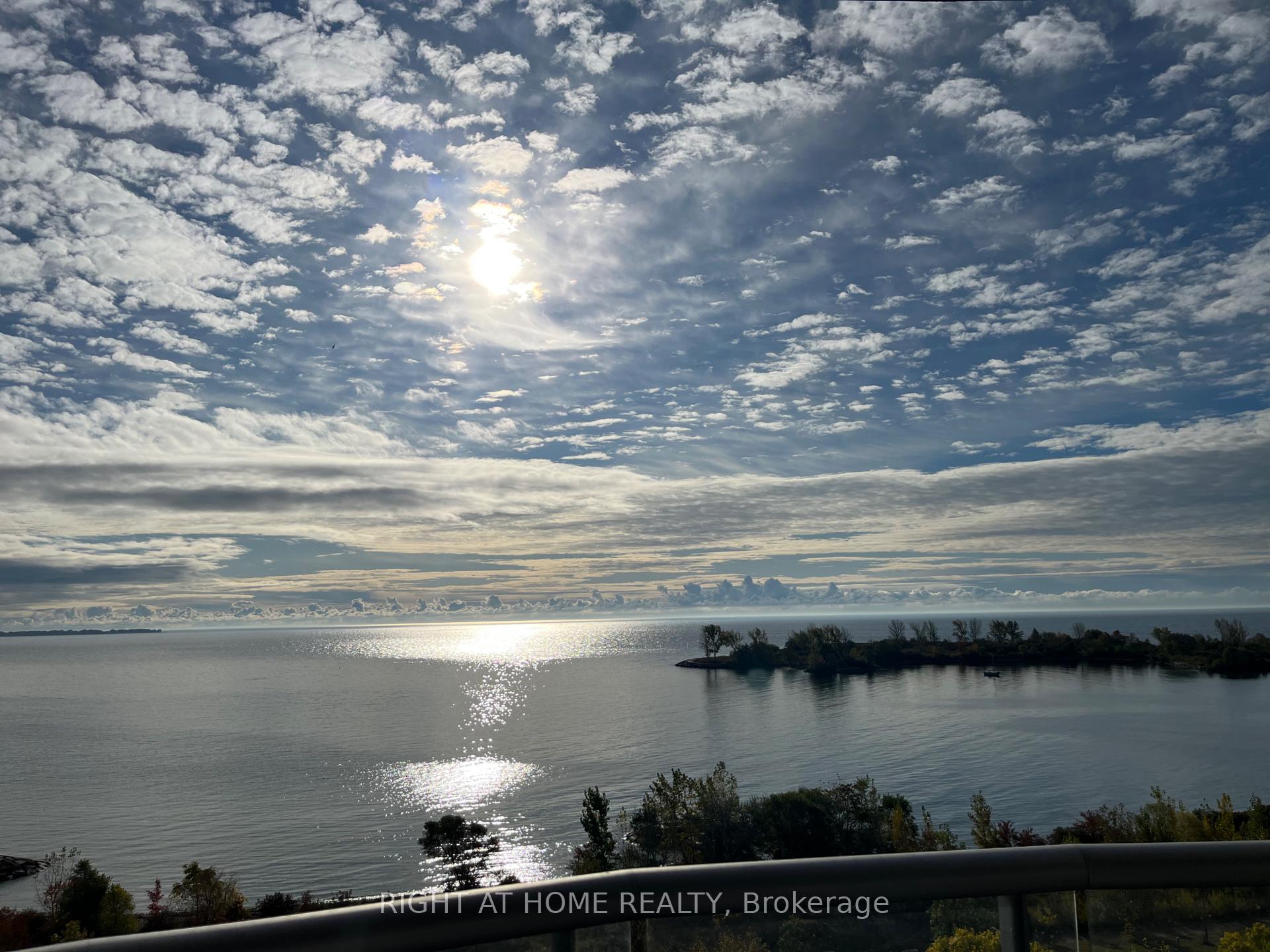 2095 Lake Shore Boulevard W LPH19