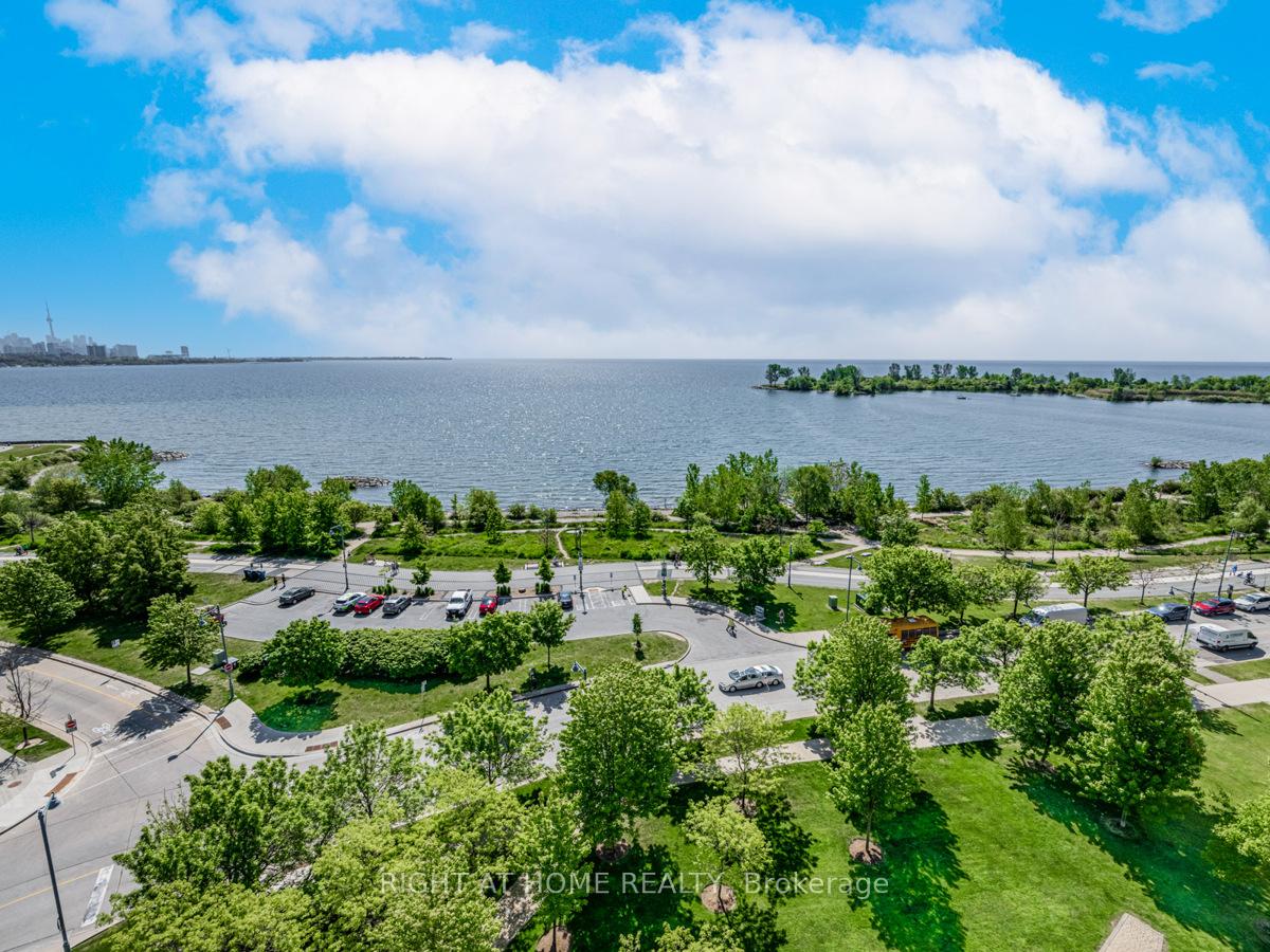 2095 Lake Shore Boulevard W LPH19