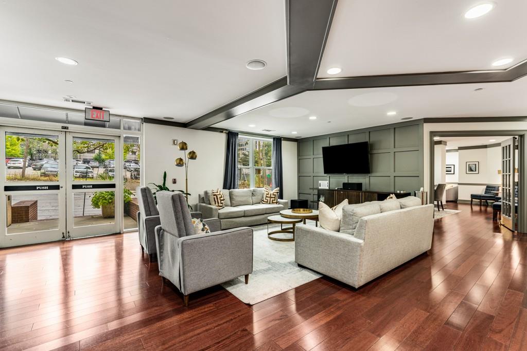 1101 Juniper Street NE Unit 411