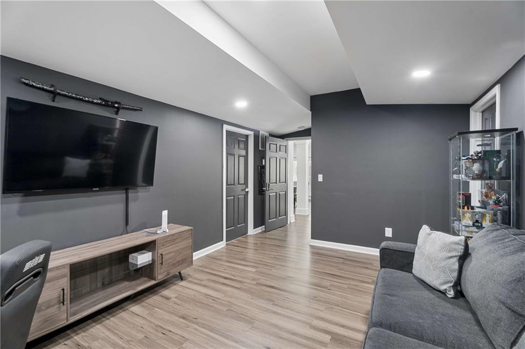 10 Collins Lake Place