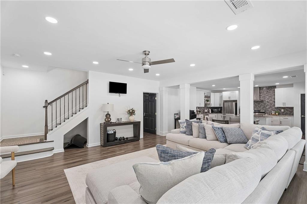 10 Collins Lake Place