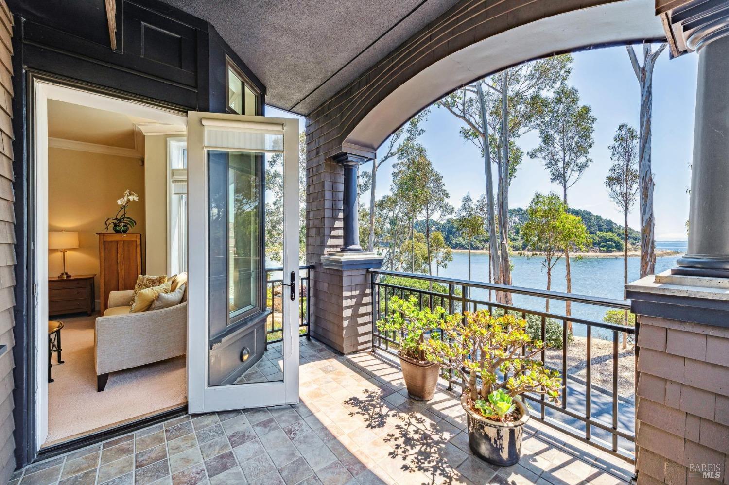 41 De Silva Island Dr