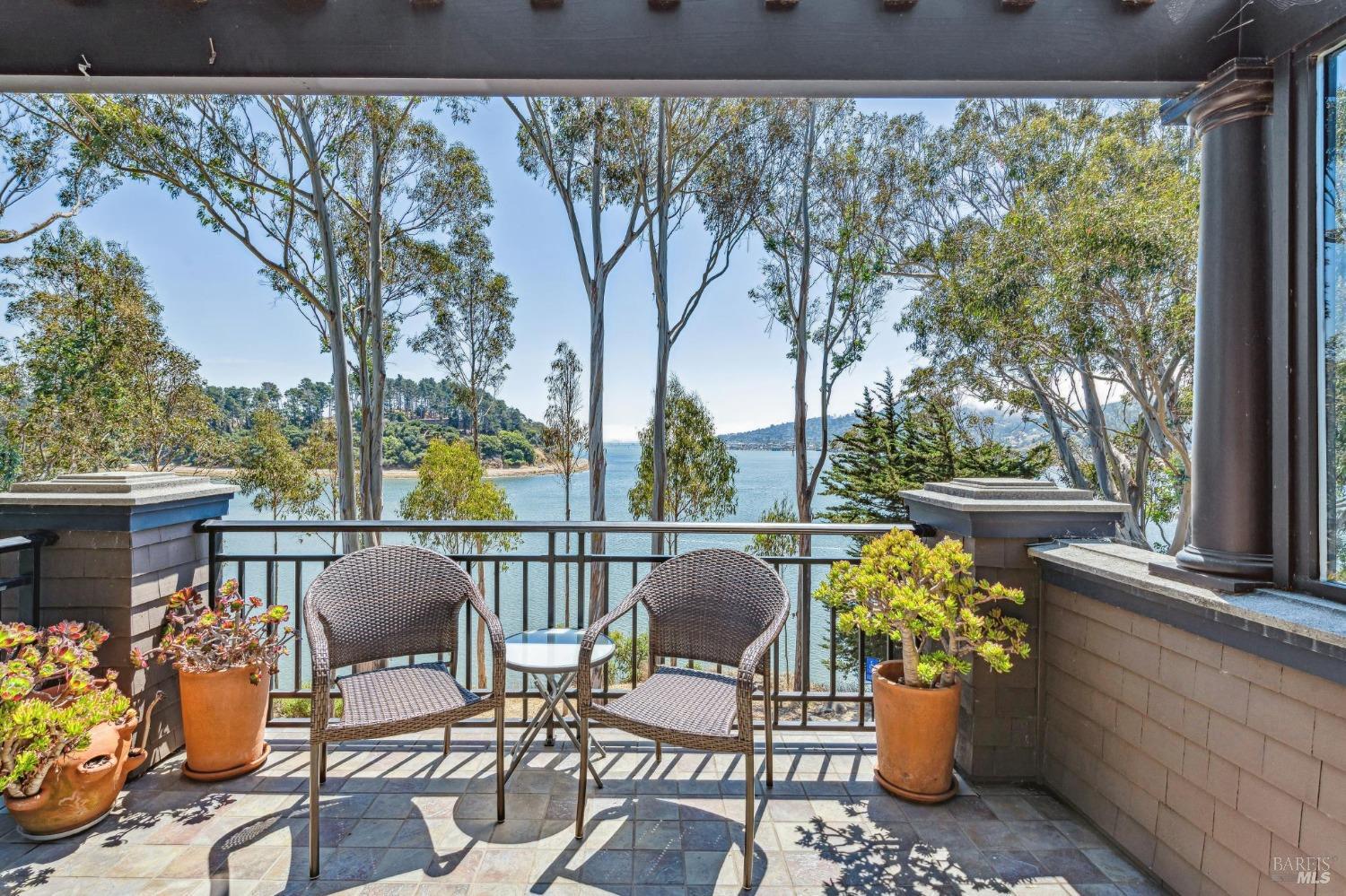 41 De Silva Island Dr