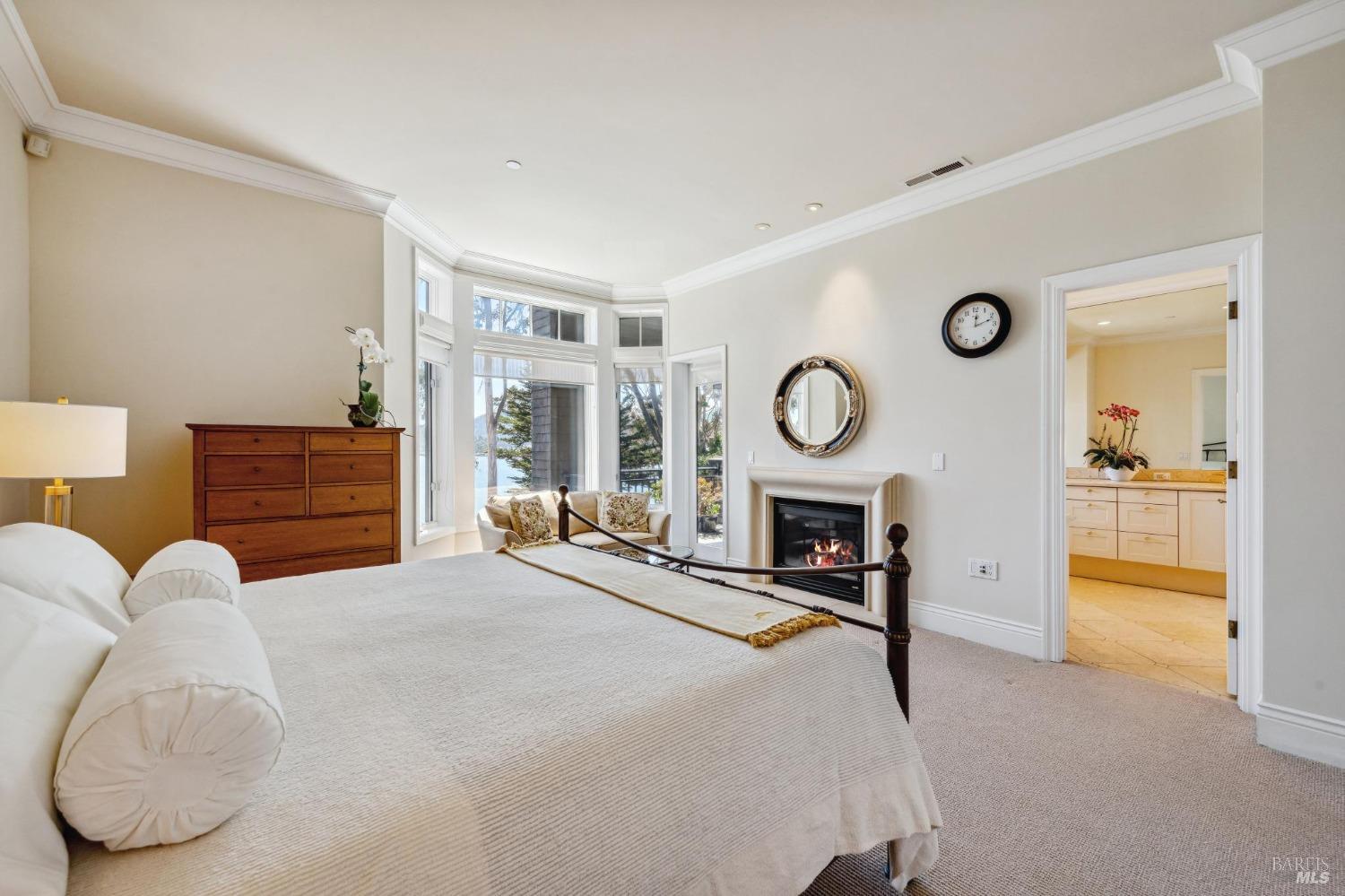 41 De Silva Island Dr