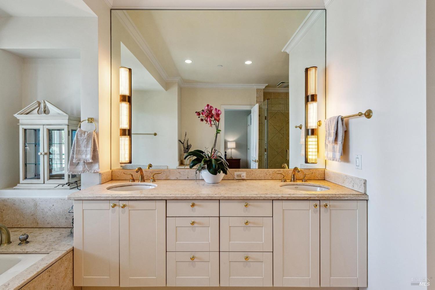 41 De Silva Island Dr