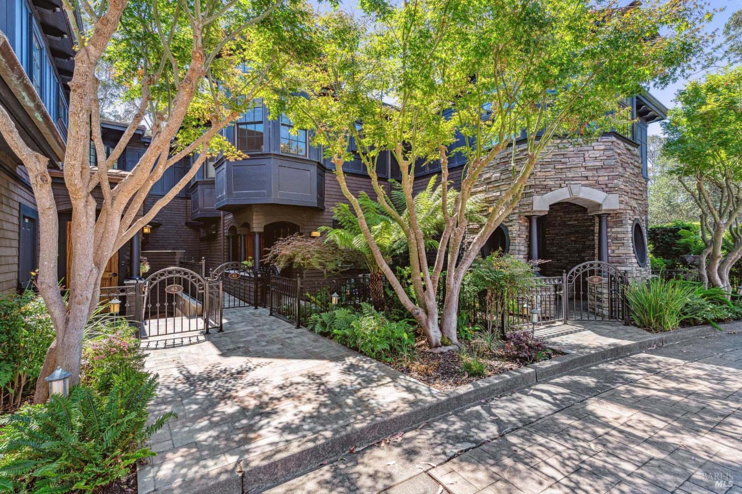 41 De Silva Island Dr