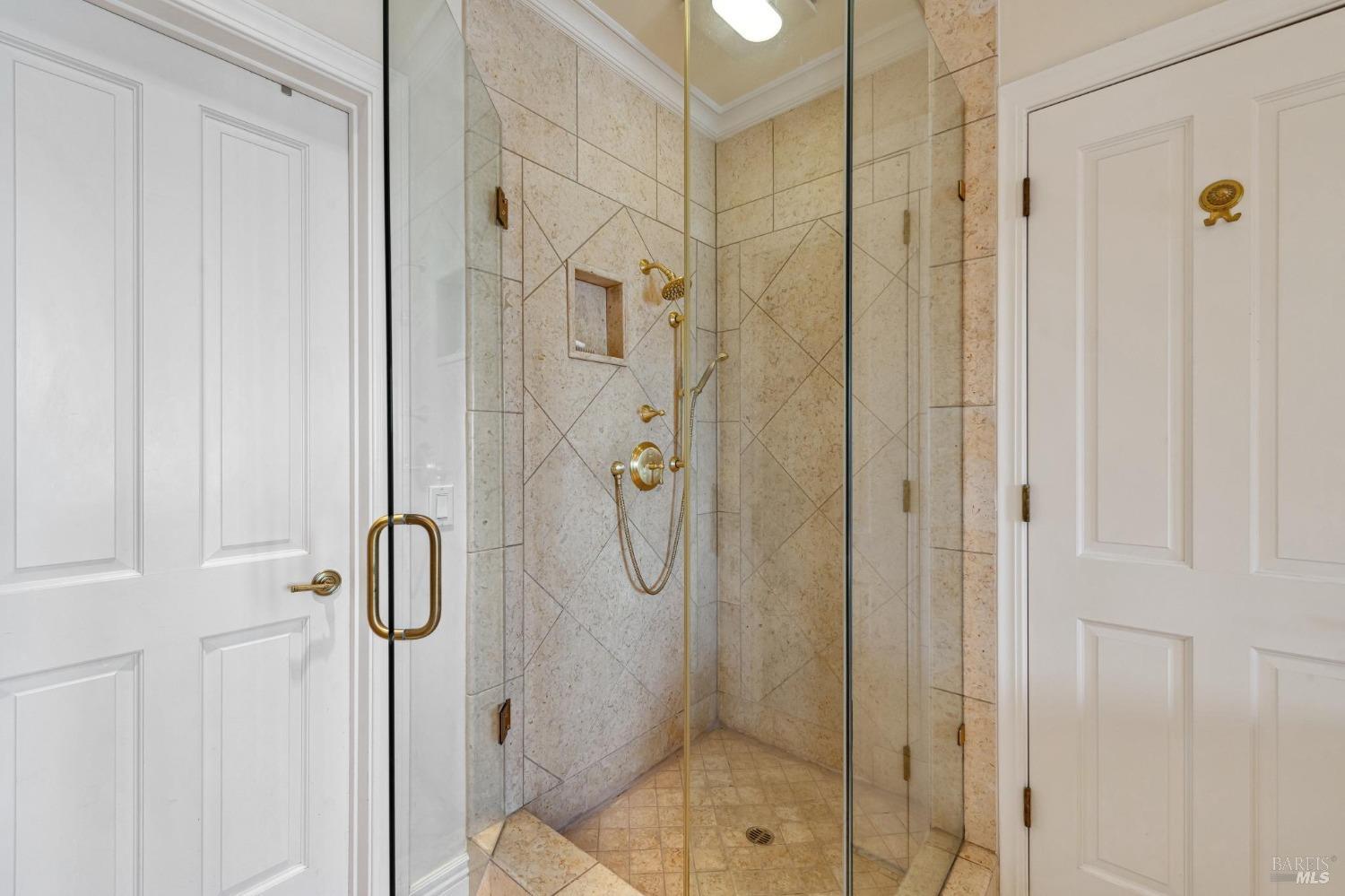 41 De Silva Island Dr