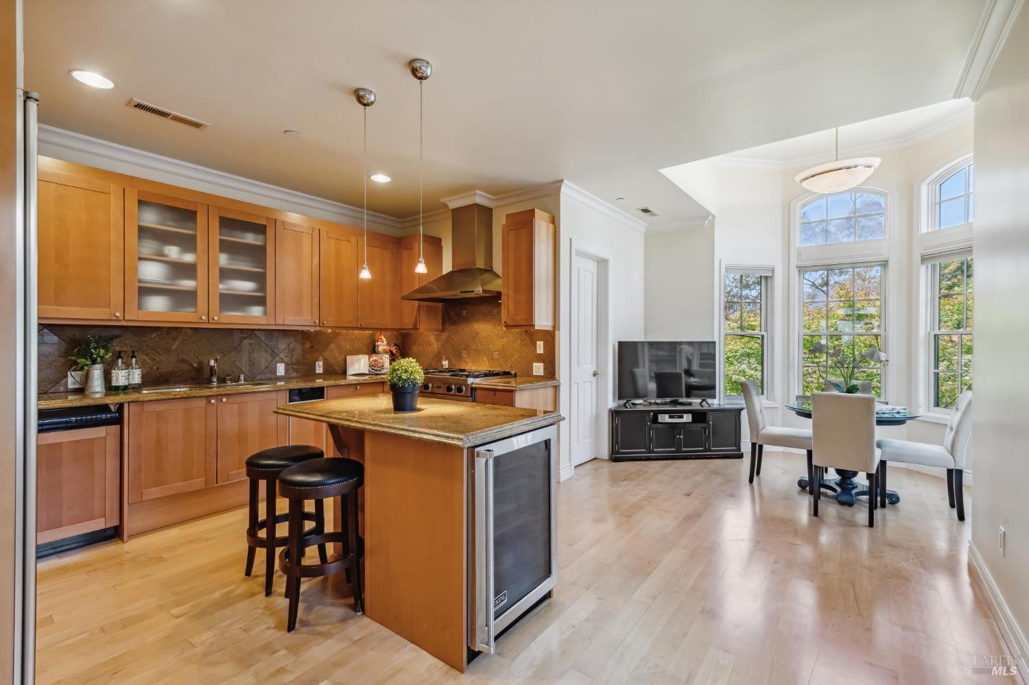 41 De Silva Island Dr