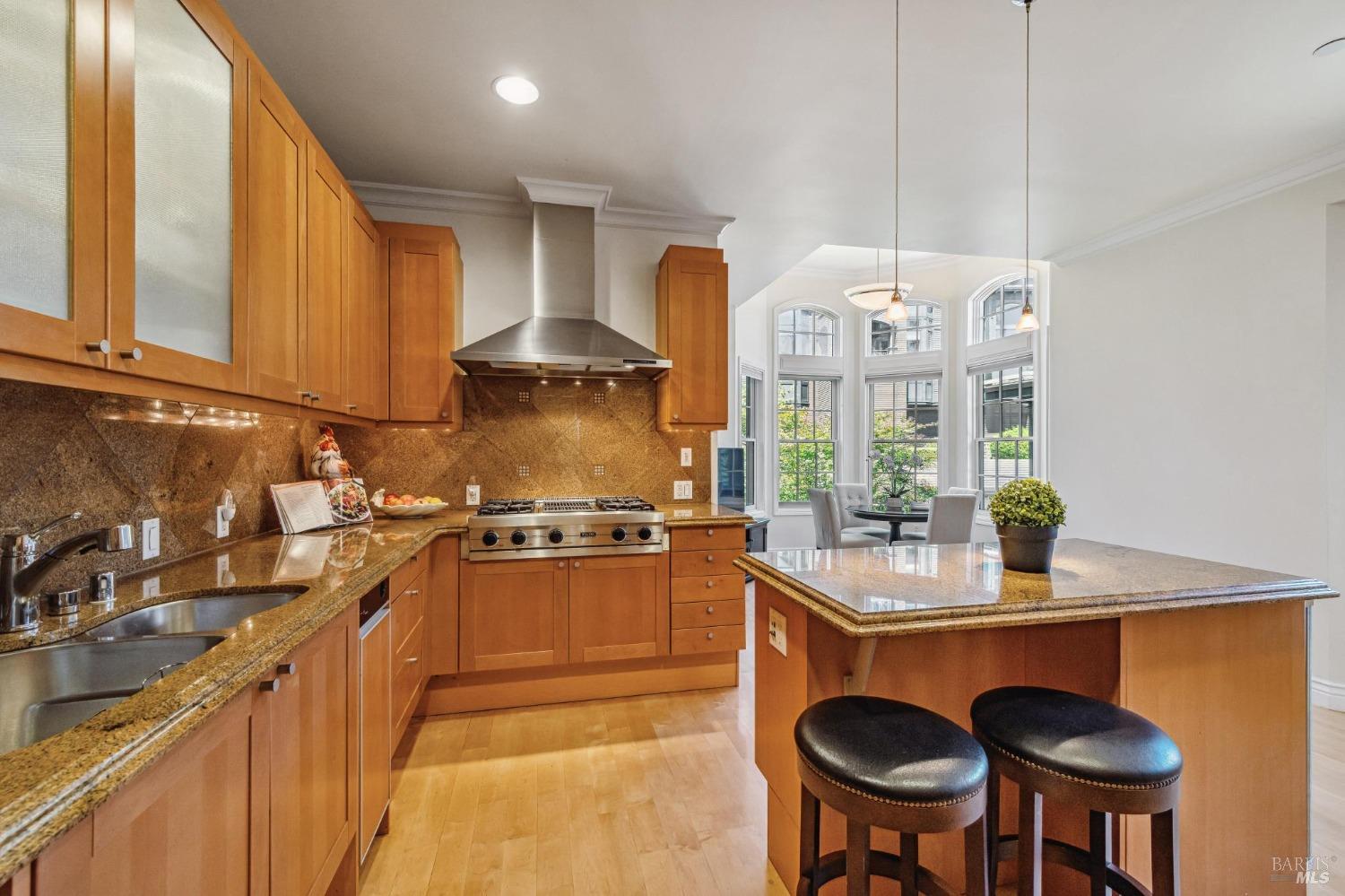 41 De Silva Island Dr