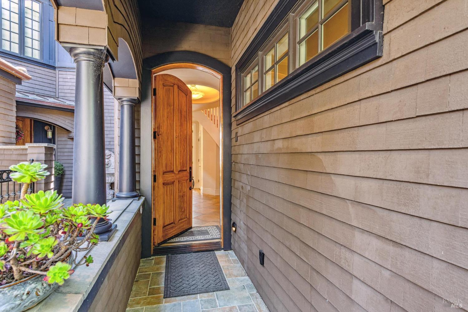 41 De Silva Island Dr