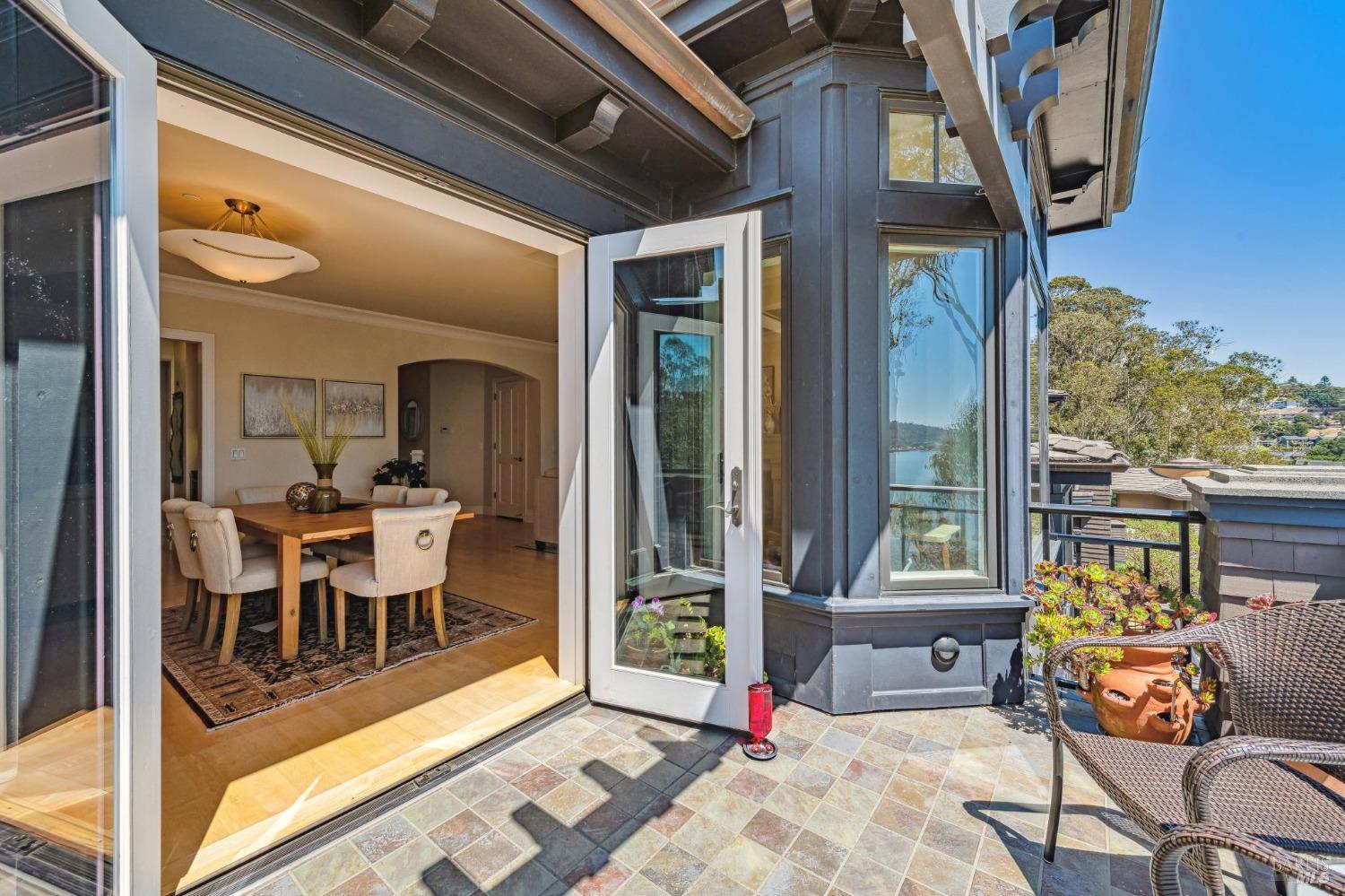 41 De Silva Island Dr