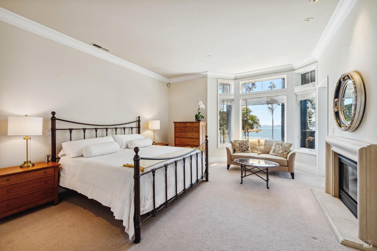 41 De Silva Island Dr