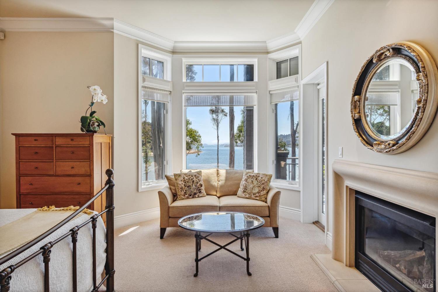 41 De Silva Island Dr